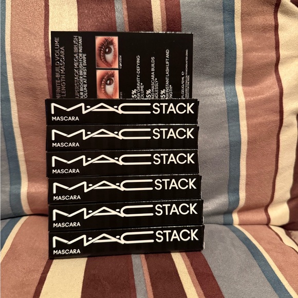 MAC Stack Mascara - Picture 2 of 2
